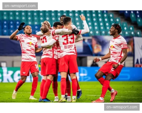 官方：莱比锡前锋塞斯科因脚踝扭伤，将缺席四周