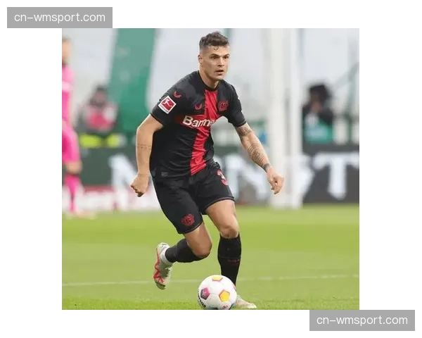 镜头记录：勒沃库森中场扎卡因不满判罚领到黄牌